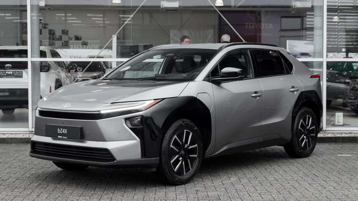 Toyota bZ4X (2025) — foto 1