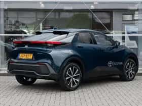 Toyota C-HR (2025) thumbnail 2