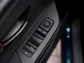 Toyota C-HR (2025) thumbnail 32