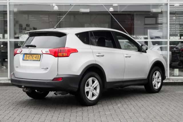 Toyota RAV4 (2013) thumbnail 2