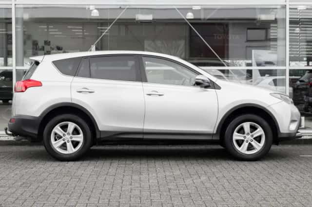 Toyota RAV4 (2013) thumbnail 3