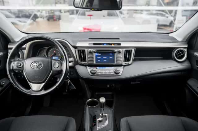 Toyota RAV4 (2013) thumbnail 4