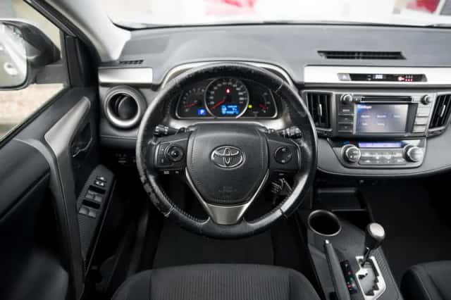 Toyota RAV4 (2013) thumbnail 5