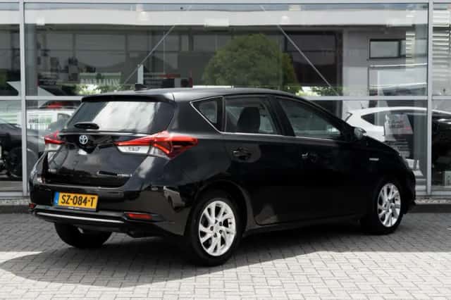 Toyota Auris (2018) thumbnail 2