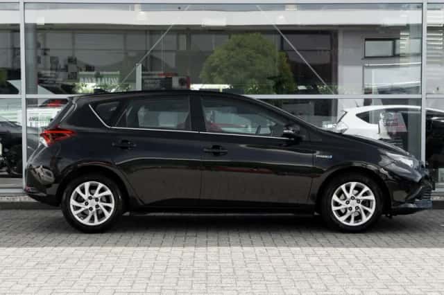 Toyota Auris (2018) thumbnail 3