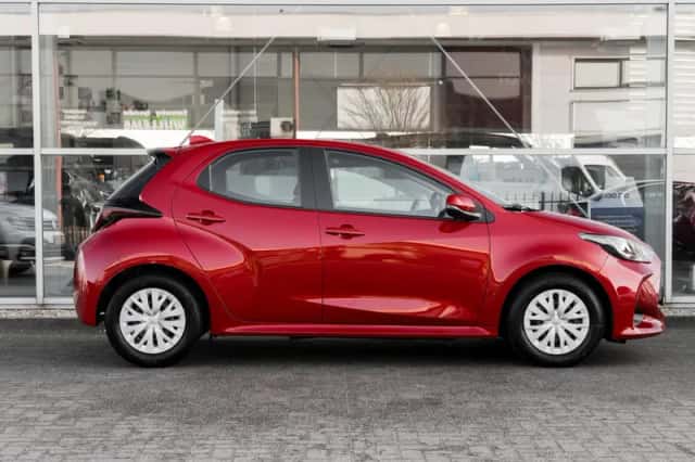 Toyota Yaris (2022) thumbnail 3