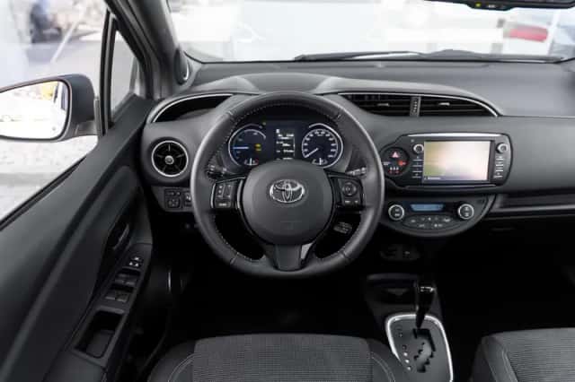 Toyota Yaris (2017) thumbnail 5