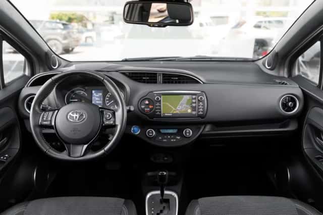 Toyota Yaris (2017) thumbnail 4
