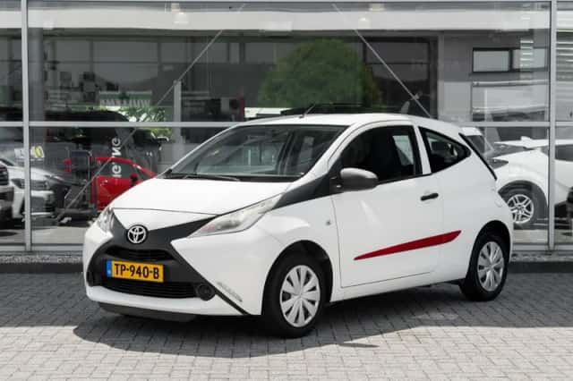 Toyota Aygo (2015) thumbnail 1