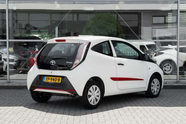 Toyota Aygo (2015) thumbnail 2