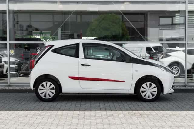 Toyota Aygo (2015) thumbnail 3