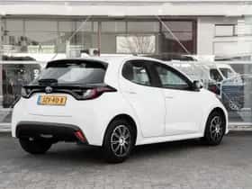 Toyota Yaris (2022) thumbnail 2