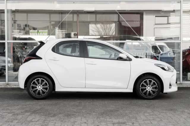 Toyota Yaris (2022) thumbnail 3