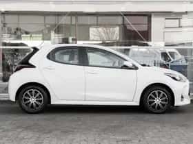 Toyota Yaris (2022) thumbnail 3
