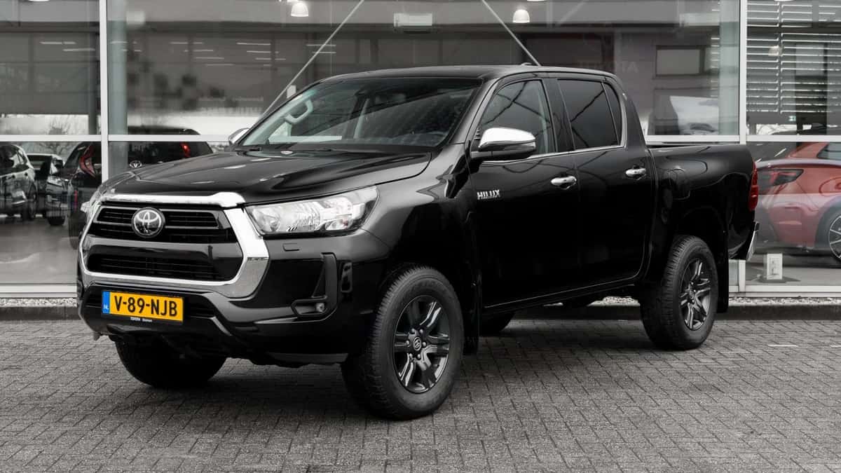 Toyota Hilux (2024) — foto 1
