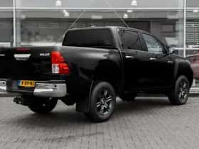 Toyota Hilux (2024) thumbnail 2
