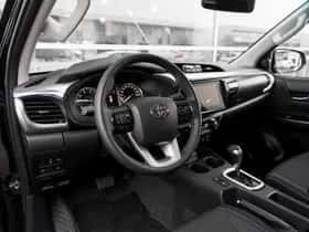Toyota Hilux (2024) thumbnail 4
