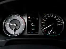 Toyota Hilux (2024) thumbnail 6