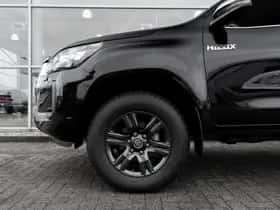 Toyota Hilux (2024) thumbnail 9
