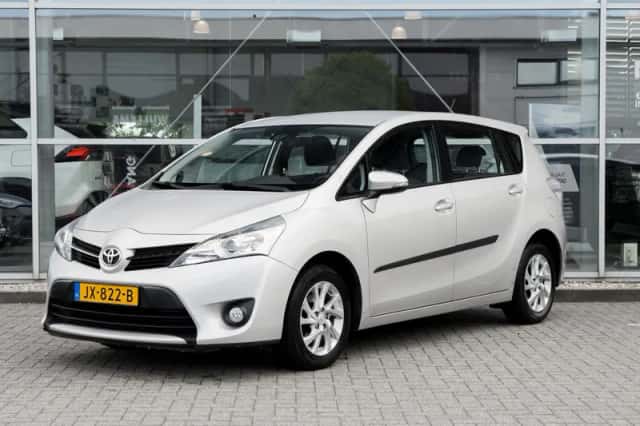 Toyota Verso (2016) thumbnail 1