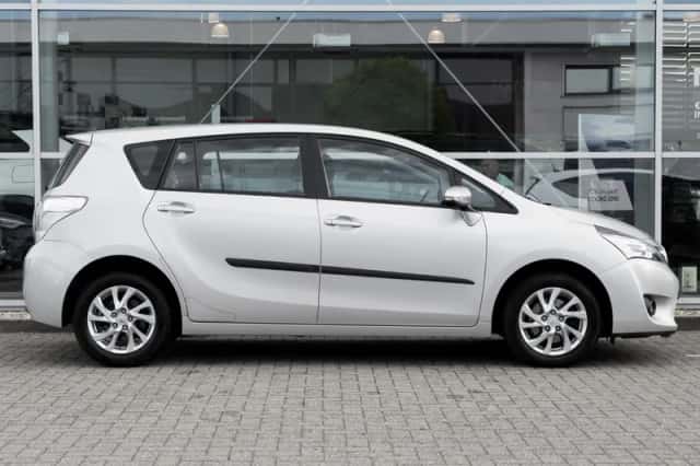 Toyota Verso (2016) thumbnail 3