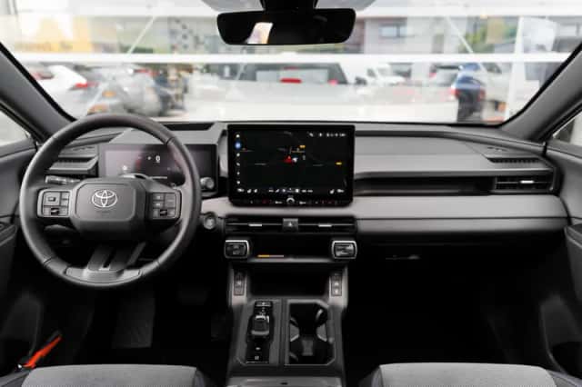 Toyota RAV4 (2026) thumbnail 4