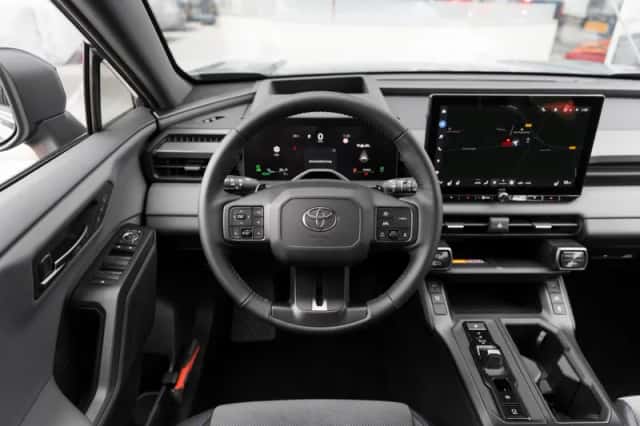 Toyota RAV4 (2026) thumbnail 5
