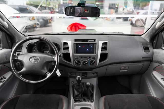 Toyota Hilux (2009) thumbnail 4