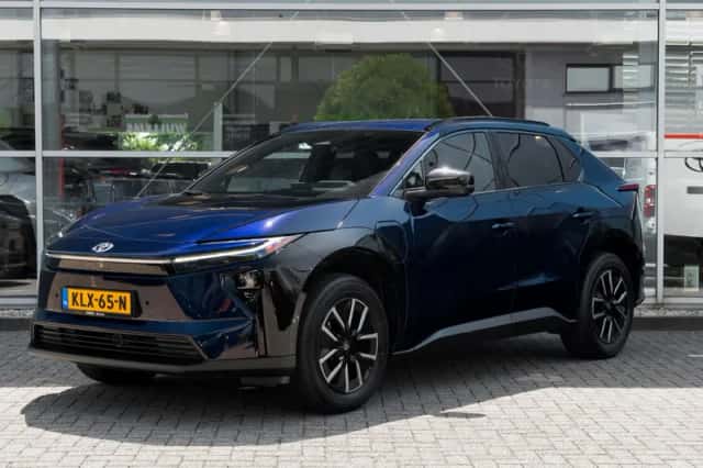 Toyota bZ4X (2026) thumbnail 1