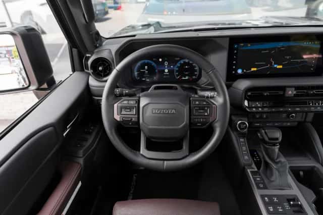 Toyota Land Cruiser (2024) thumbnail 5