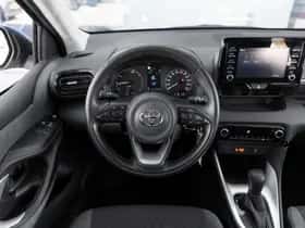 Toyota Yaris (2021) thumbnail 5