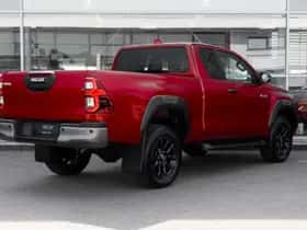 Toyota Hilux (2024) thumbnail 2