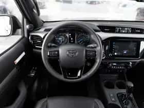 Toyota Hilux (2024) thumbnail 5