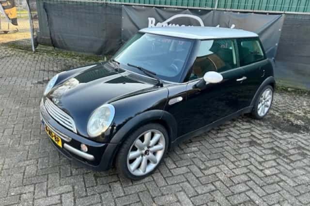 MINI Cooper (2003) thumbnail 3