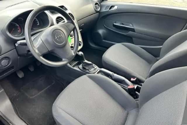 Opel Corsa (2009) thumbnail 5