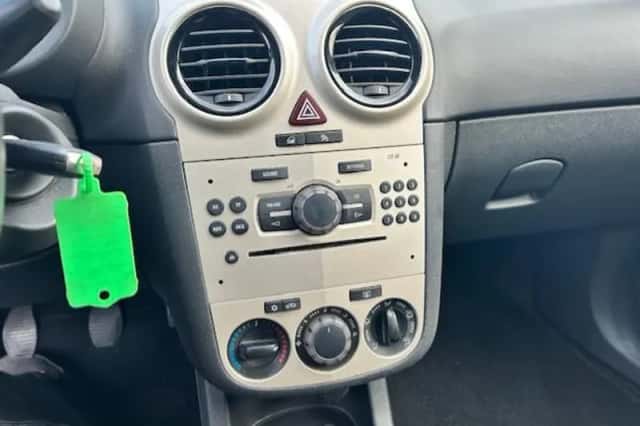 Opel Corsa (2009) thumbnail 6