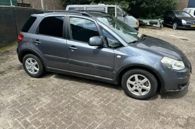 Suzuki SX4 (2009) thumbnail 2