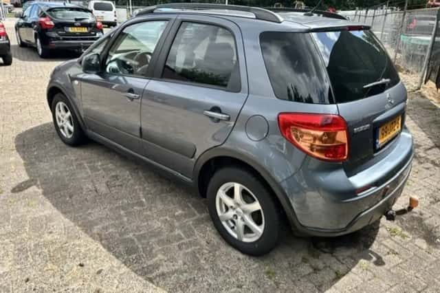 Suzuki SX4 (2009) thumbnail 4