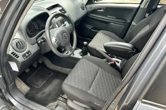Suzuki SX4 (2009) thumbnail 5