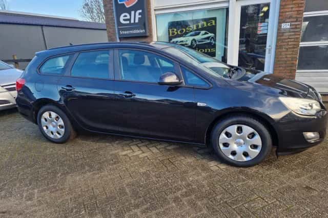 Opel Astra (2012) thumbnail 1