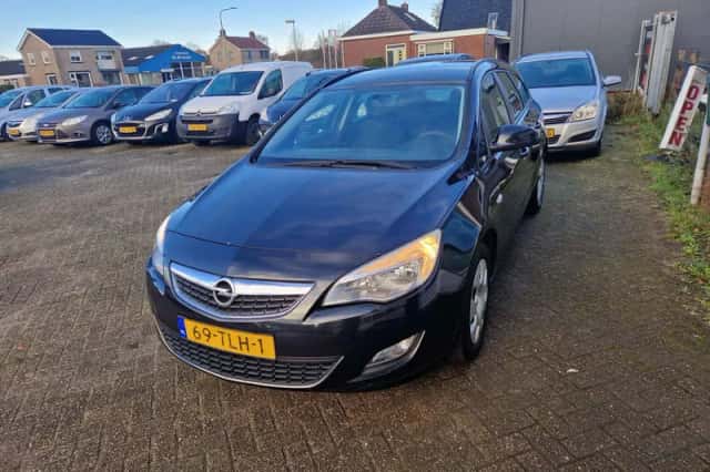 Opel Astra (2012) thumbnail 5
