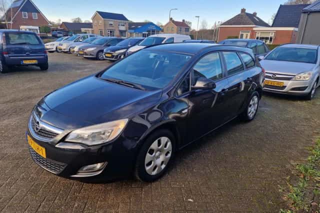 Opel Astra (2012) thumbnail 6