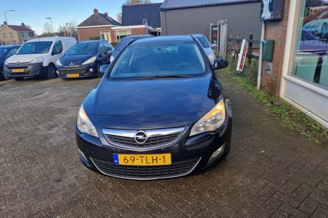 Opel Astra (2012) thumbnail 4