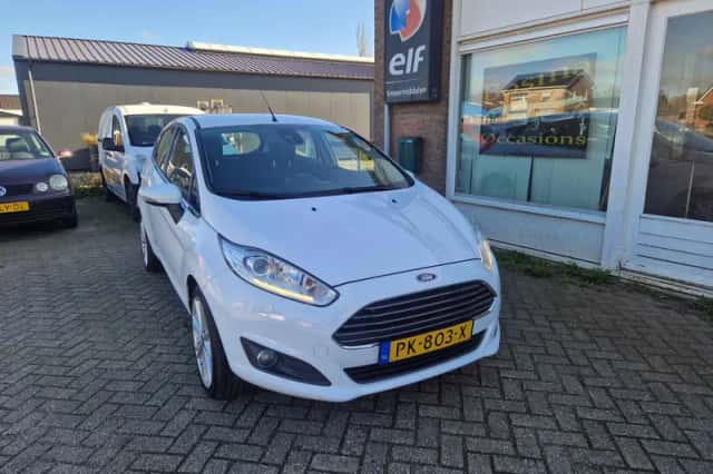 Ford Fiesta (2014) thumbnail 2