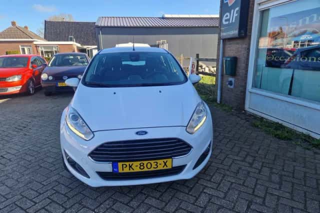 Ford Fiesta (2014) thumbnail 3