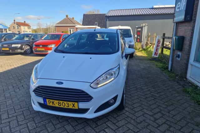 Ford Fiesta (2014) thumbnail 4