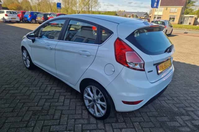 Ford Fiesta (2014) thumbnail 6