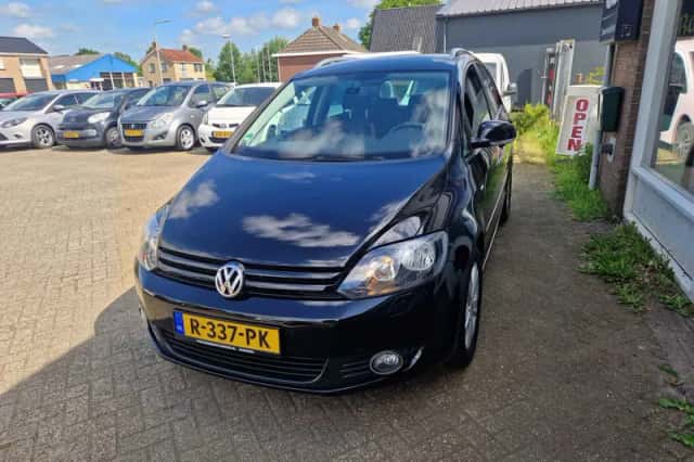 Volkswagen Golf (2012) thumbnail 4