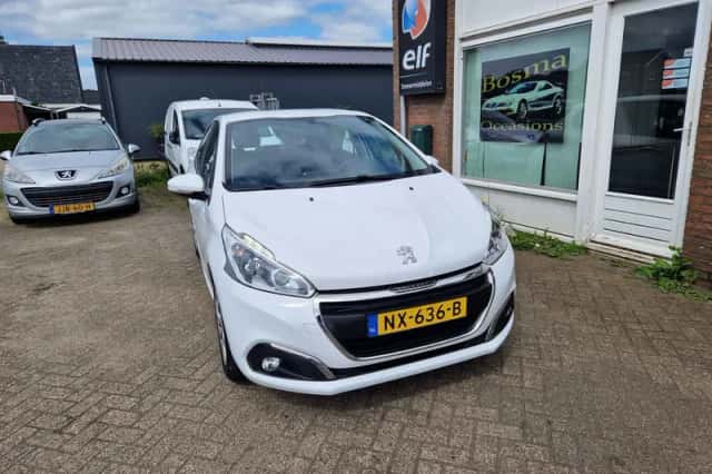 Peugeot 208 (2017) thumbnail 3