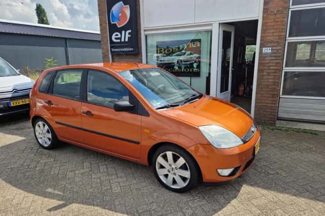 Ford Fiesta (2004) thumbnail 2
